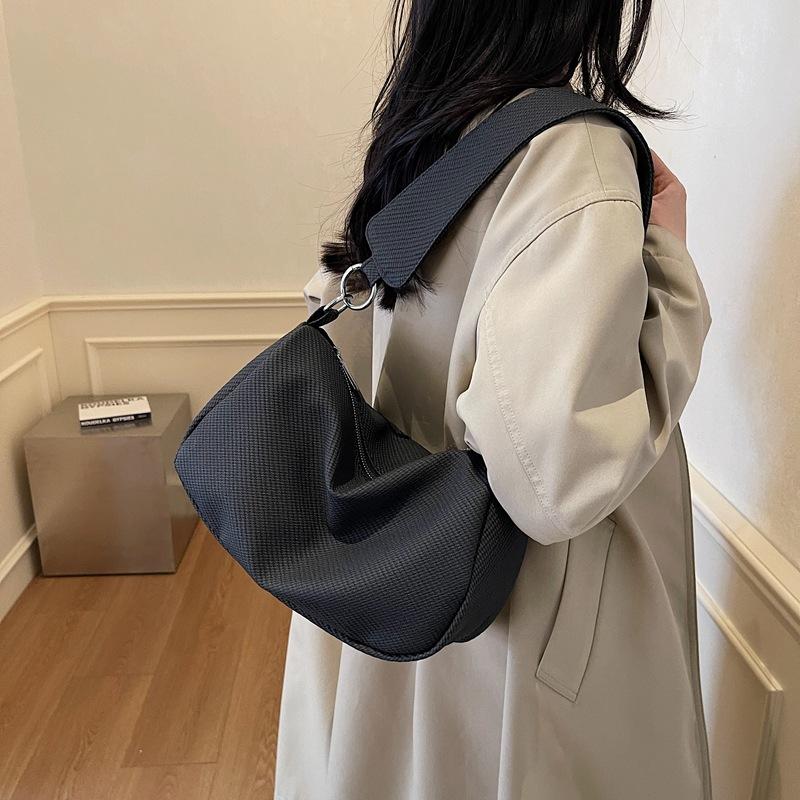 Simple Bag Fashionable Women's Messenger Bag 2025 Spring New Foreign Style Trend Texture Large Capacity Casual Shoulder Bag