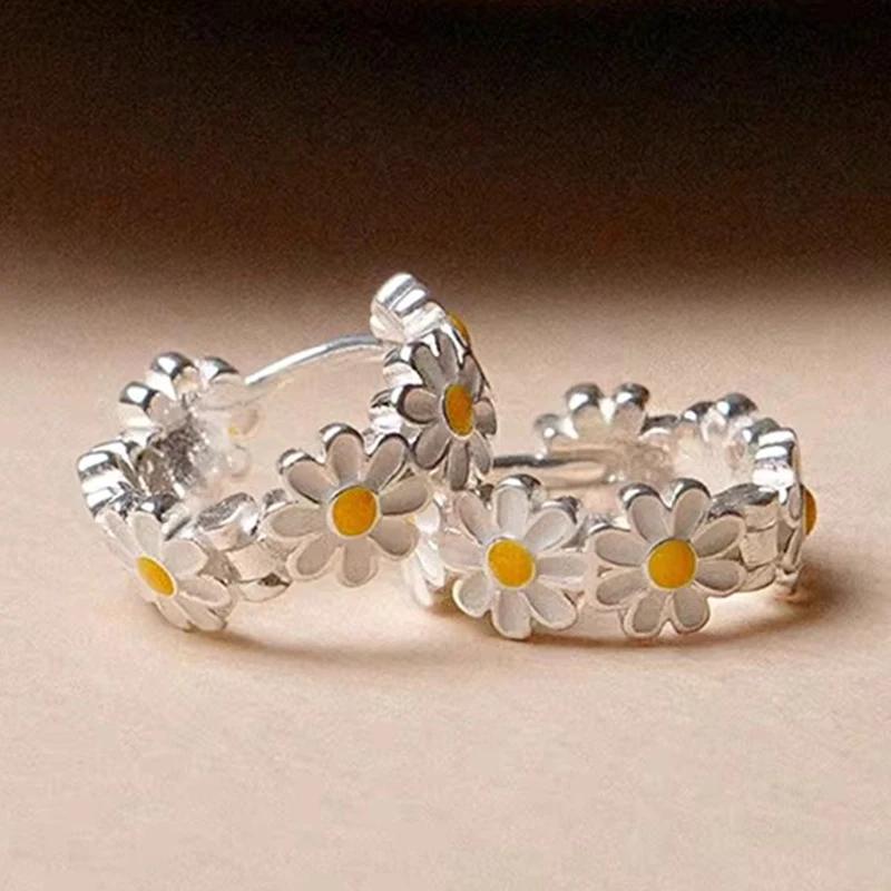 Huitan Серьги-кольца с цветком ромашки Повседневные аксессуары для девочек-подростков Изысканные Женские Универсальные Нежные Милые Летние Украшения