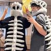Реалистичный детский костюм скелета динозавра, 3D плюшевый наряд с молнией сзади, стиль надевания, одежда динозавра для Хэллоуин-вечеринки, косплея