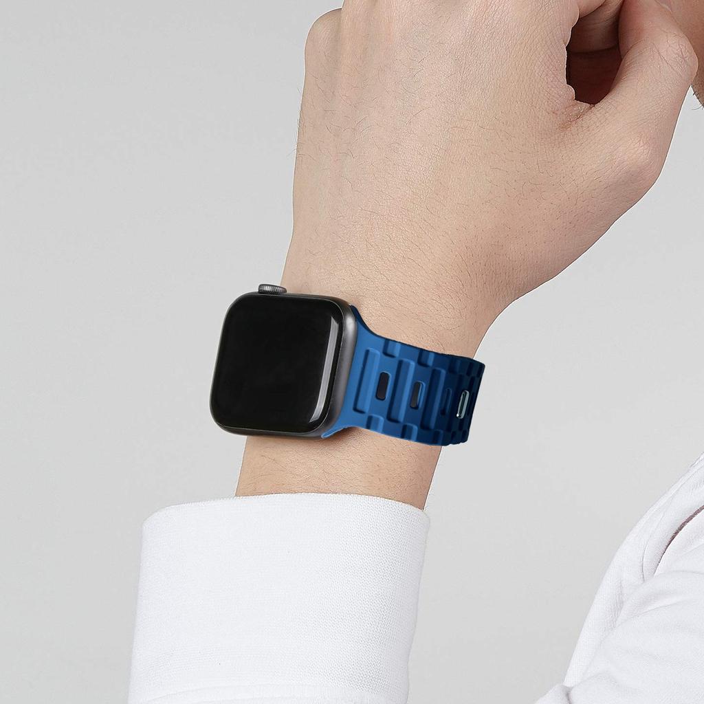 Magnetic Strap for Apple Watch Band Ultra 2 49mm 44mm 40mm 45mm 38mm 41mm 42mm Silicone Bracelet iWatch Series 9 8 7 6 Se bands