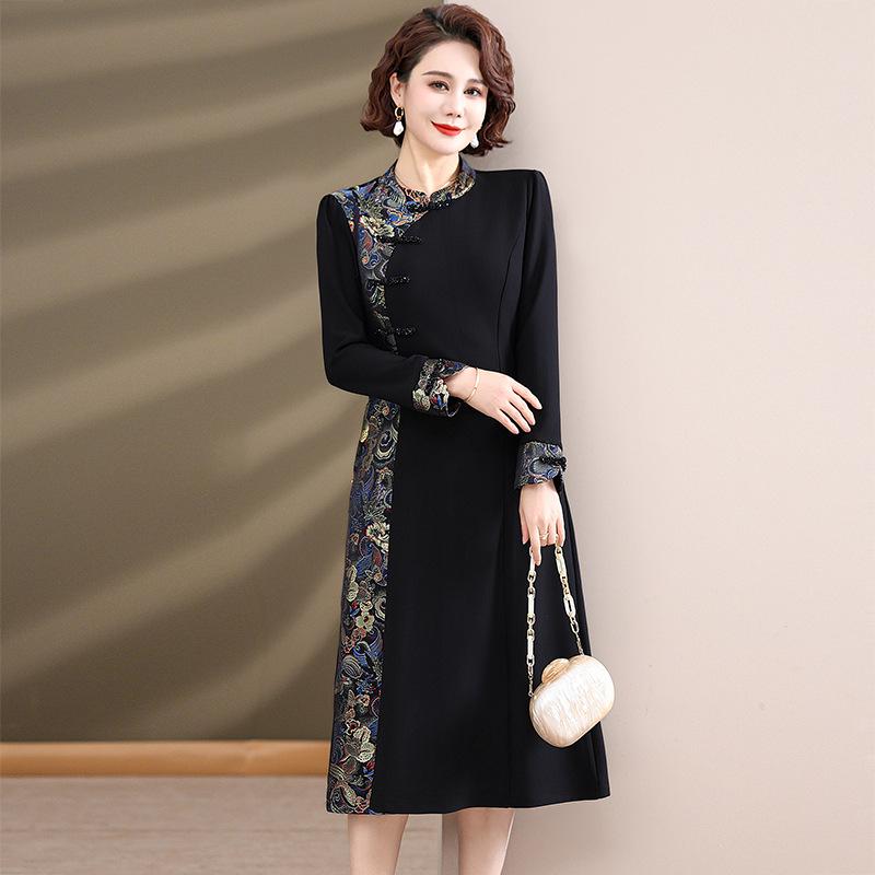 Mom's 2025 Spring Chinese Style Cheongsam: Elegant Long Dress for Middle-Aged Women
