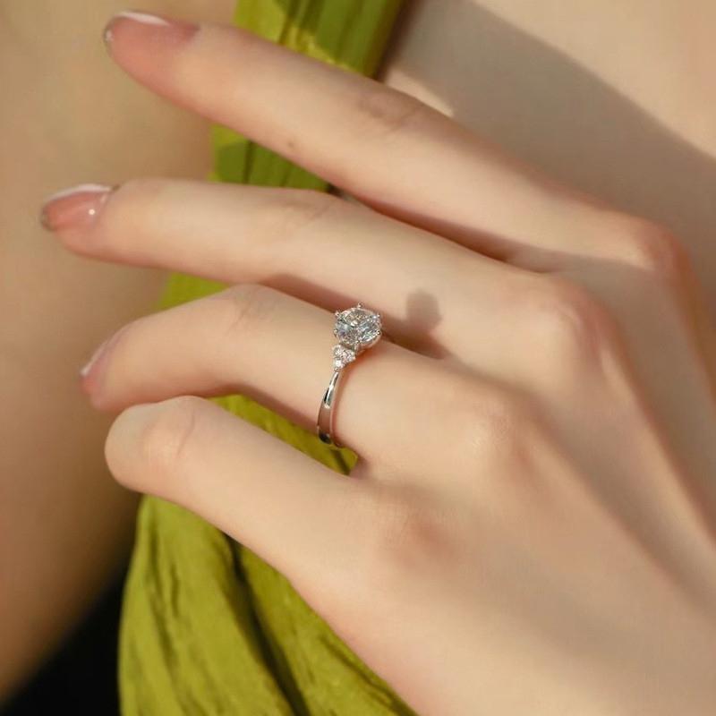 Шесть зубцов 1 карат Кольца с муассанитом Высокое качество изготовления Стерлинговое серебро 925 пробы Нежный подарок для девочек Сертифицированное кольцо GRA