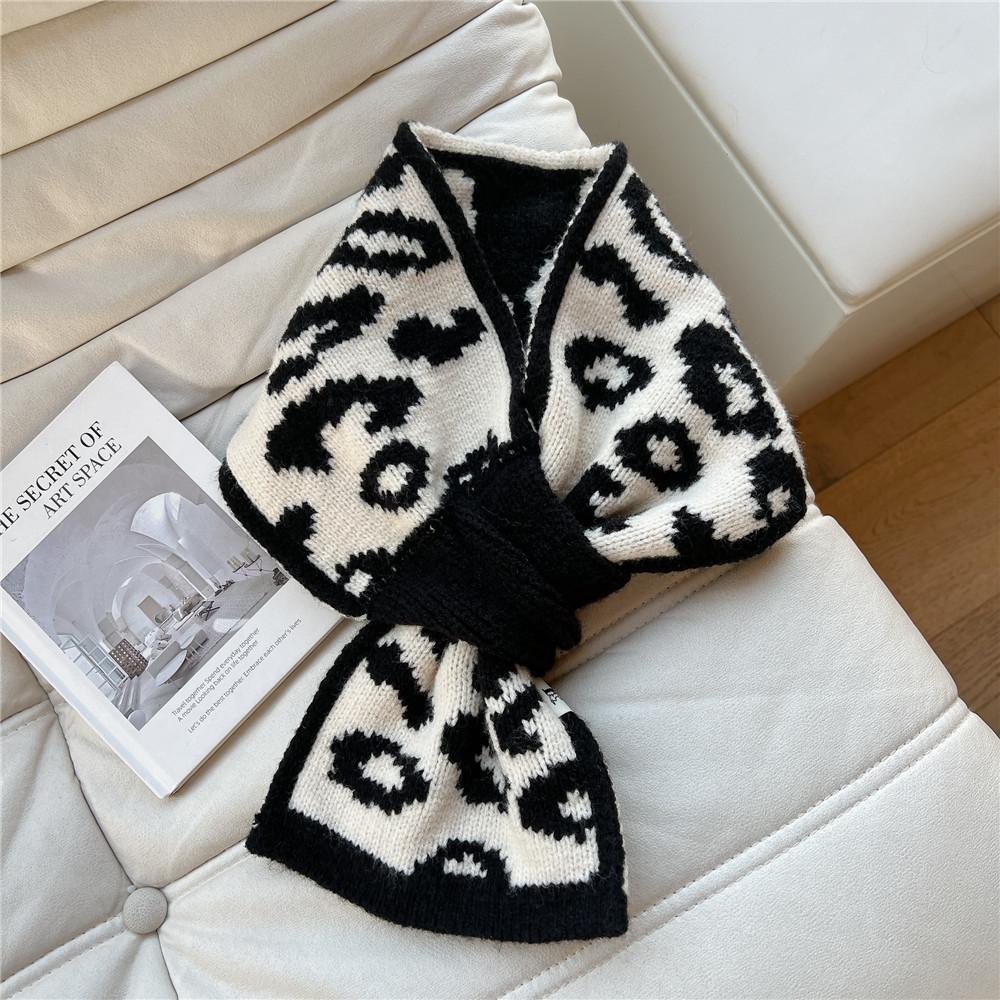 New Style Cross Shaped Small Scarf For Women In Spring Autumn Summer Fashionable Temperament Tied Bag Headband Decorative Scarf
