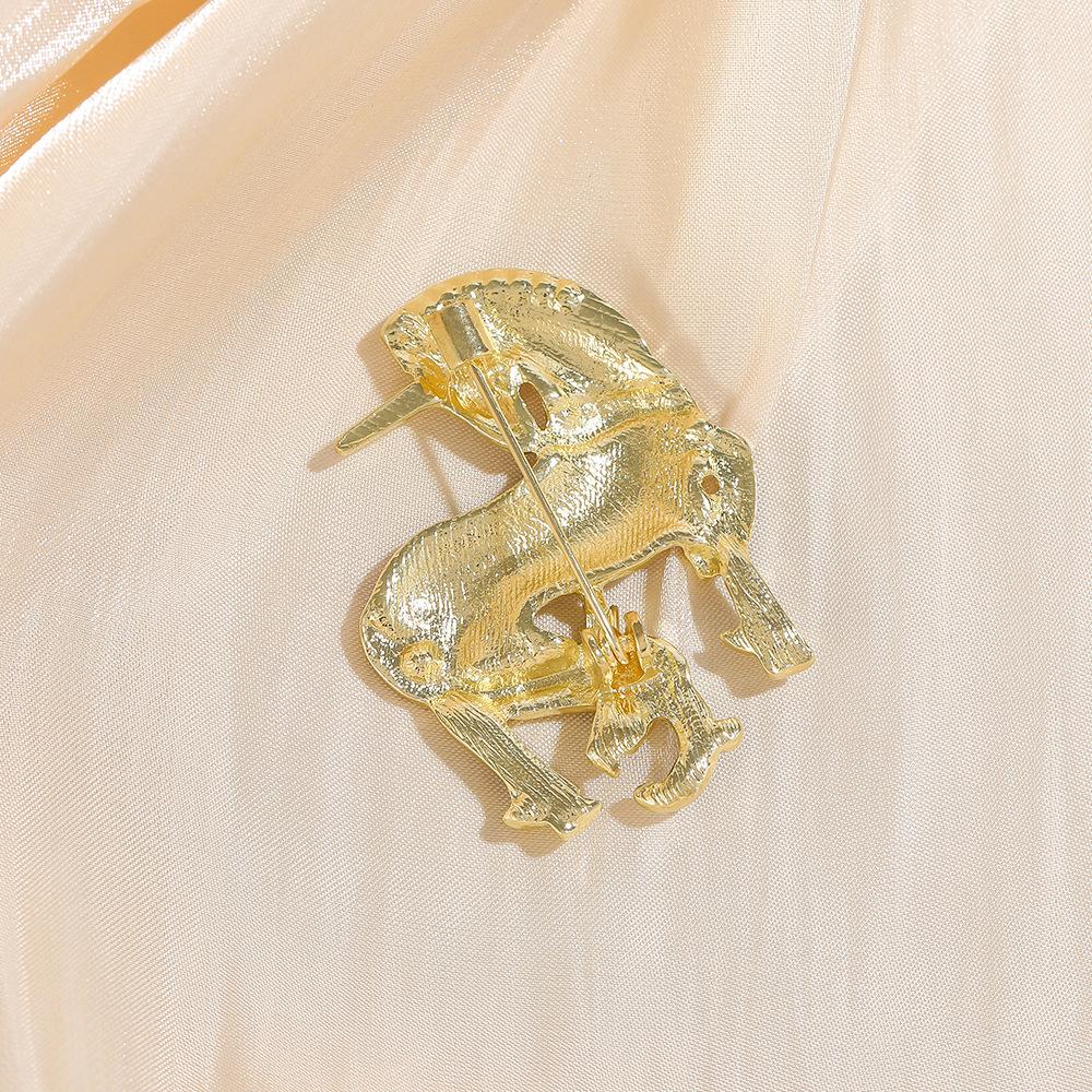 Lucky Horse Brooch Luxurious Alloy Brooch For Clothing Unicorn Brooch Pin Comfortable For Suits Scarves Formal Occasions