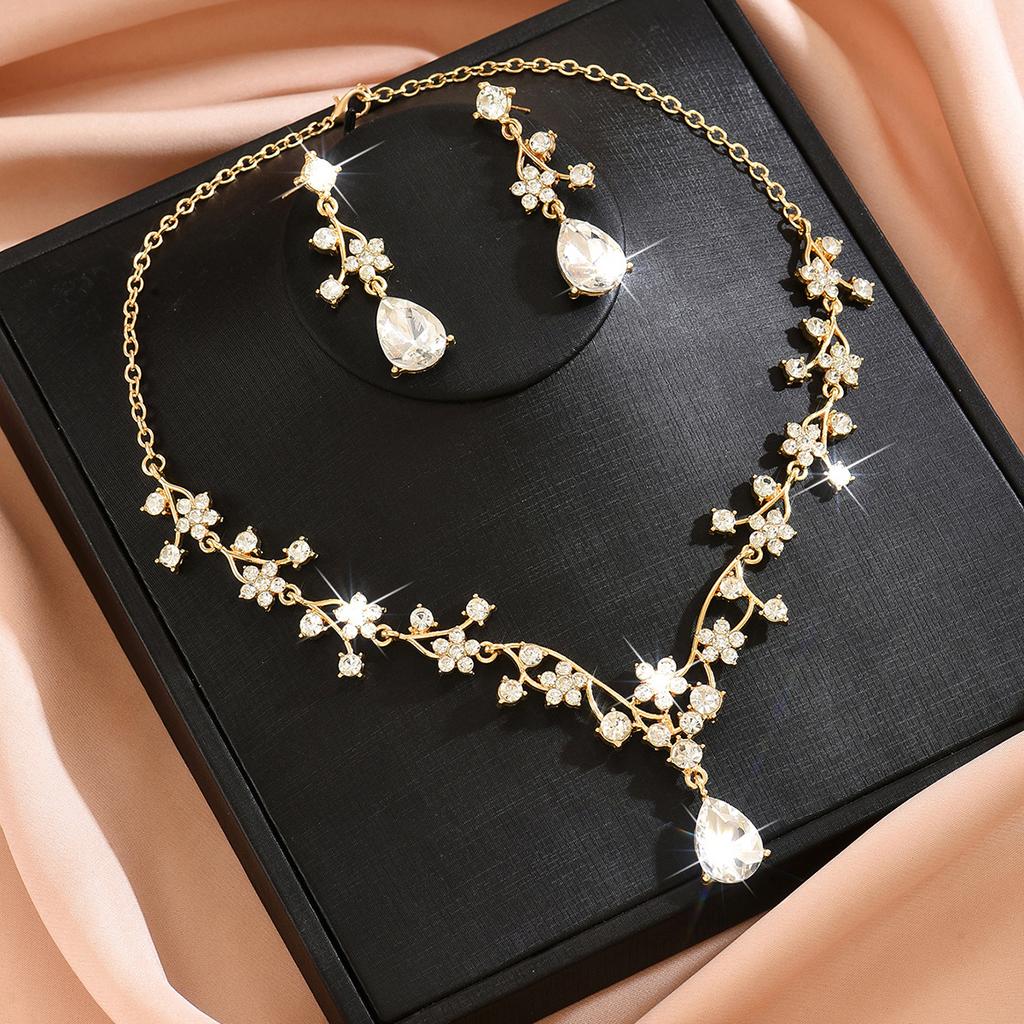 Korean Version Sweet and Lovely Romantic Necklace Earring Two-piece Set Suitable for Taking Wedding Photos and Parties