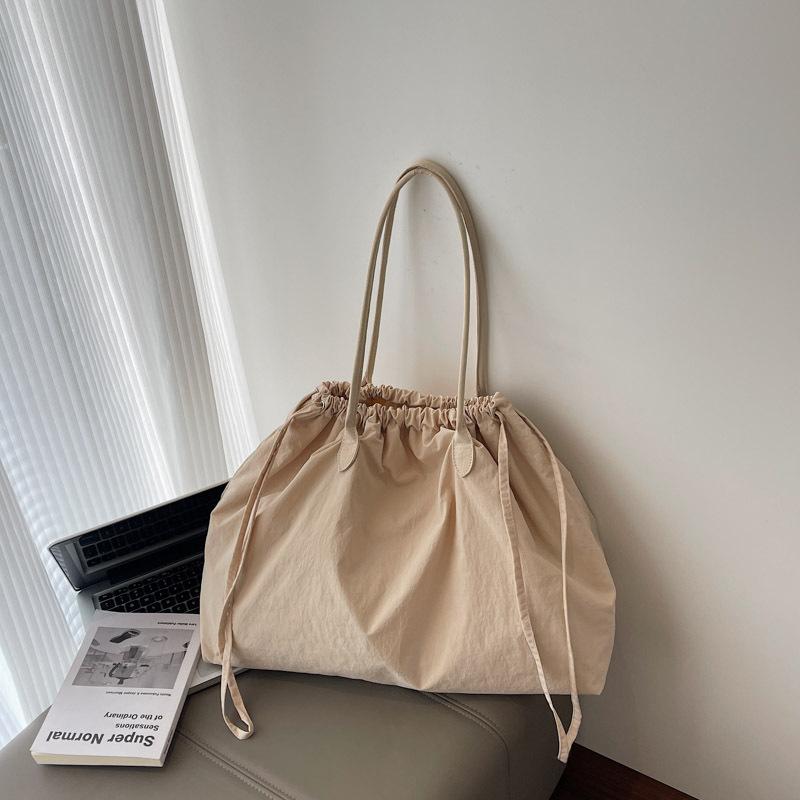 Large-capacity Casual and Lightweight Drawstring Cloth Bag Women's New Simple and Versatile Shoulder Underarm Bag Commuter Bag