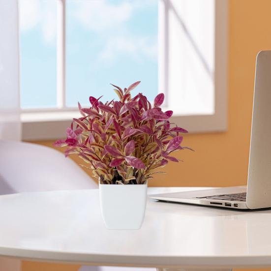 Привлекательные зеленые мини-орнаменты тонкой работы бонсай