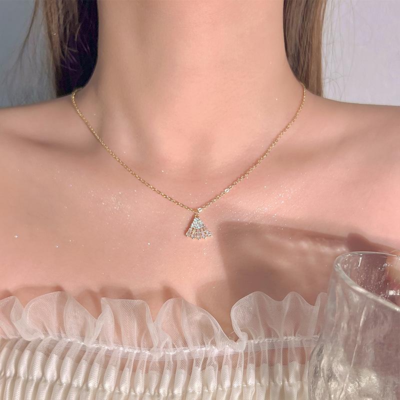 Простой темперамент Золотое колье-бини женское