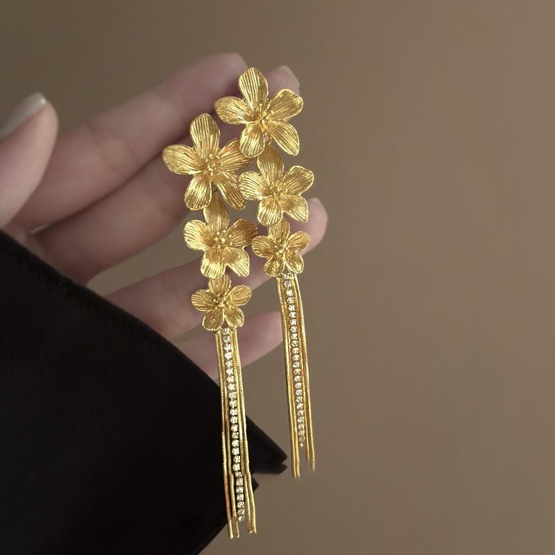 Silver needle zircon geometric fringed earrings light luxury high-end autumn and winter earrings women's new popular earrings