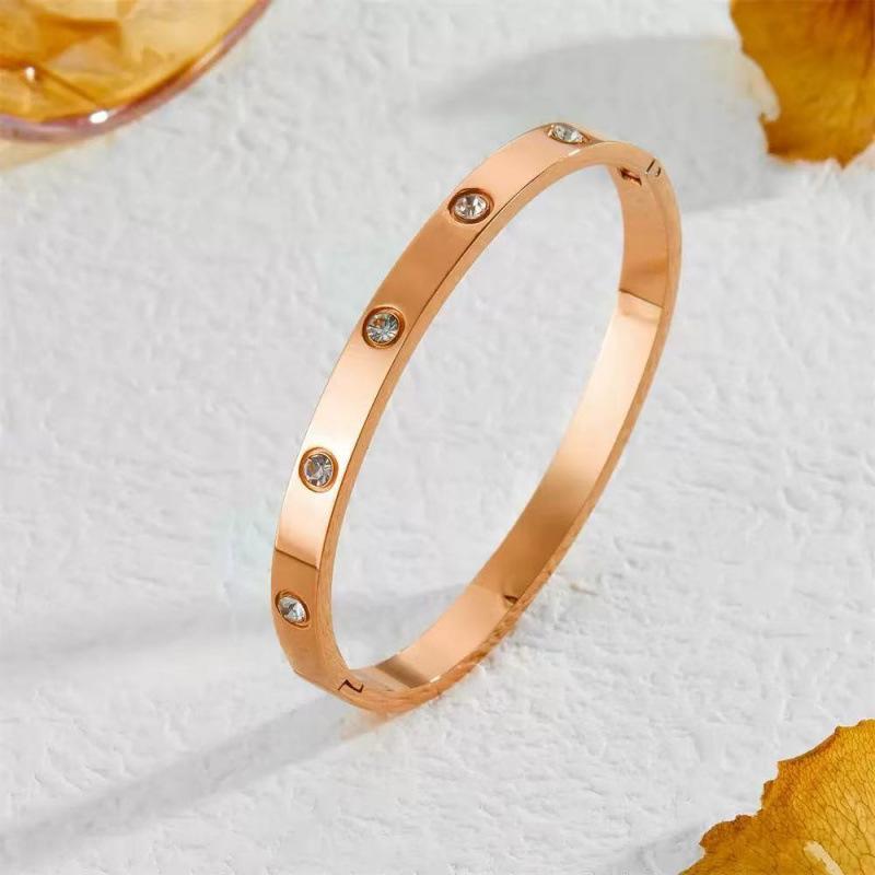 Stainless Steel Women's Bracelet with Diamonds and Four-Leaf Clover Studs - Non-fading, Cross-border Design.