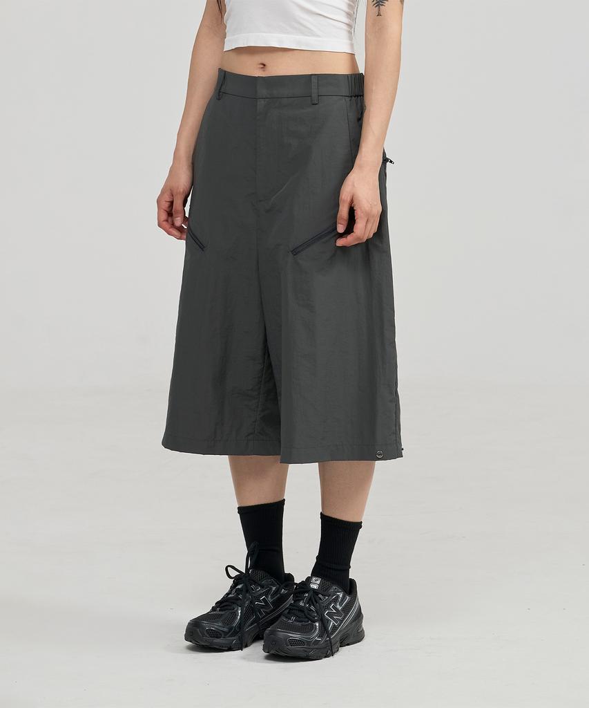 Joan Homme Nylon Bermuda Pants (Charcoal)