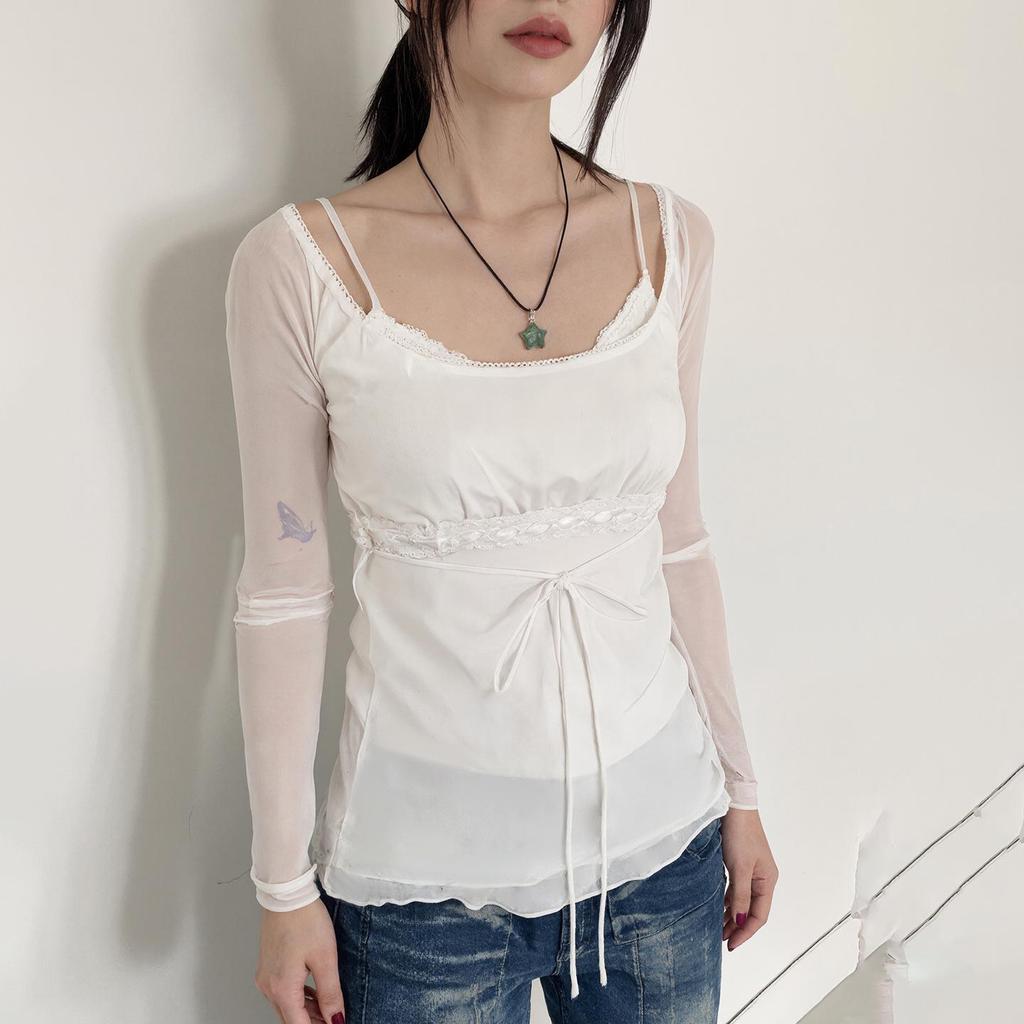 Стильный женский белый комплект из двух предметов с сетчатыми вставками, пэчворком и отделкой воланами, с прозрачным топом с длинным рукавом