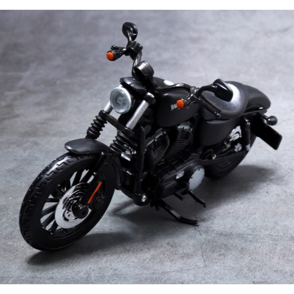 Maisto 1:12 Harley-Davidson Sportster Iron 883 Diecast Motorcycle Model (Matte Black)