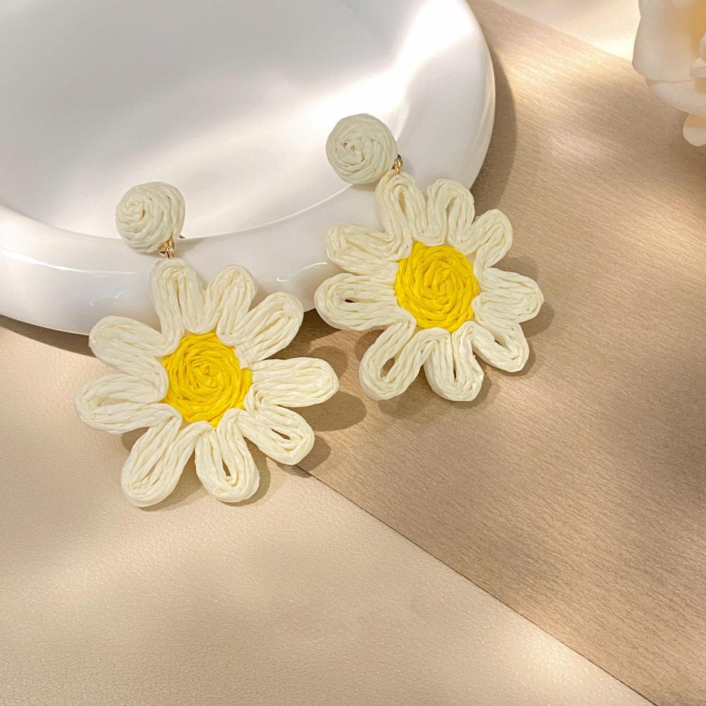 Новые соломенные плетеные ромашки простые геометрические серьги-подвески в виде цветка для женщин, пляжные украшения, подарок