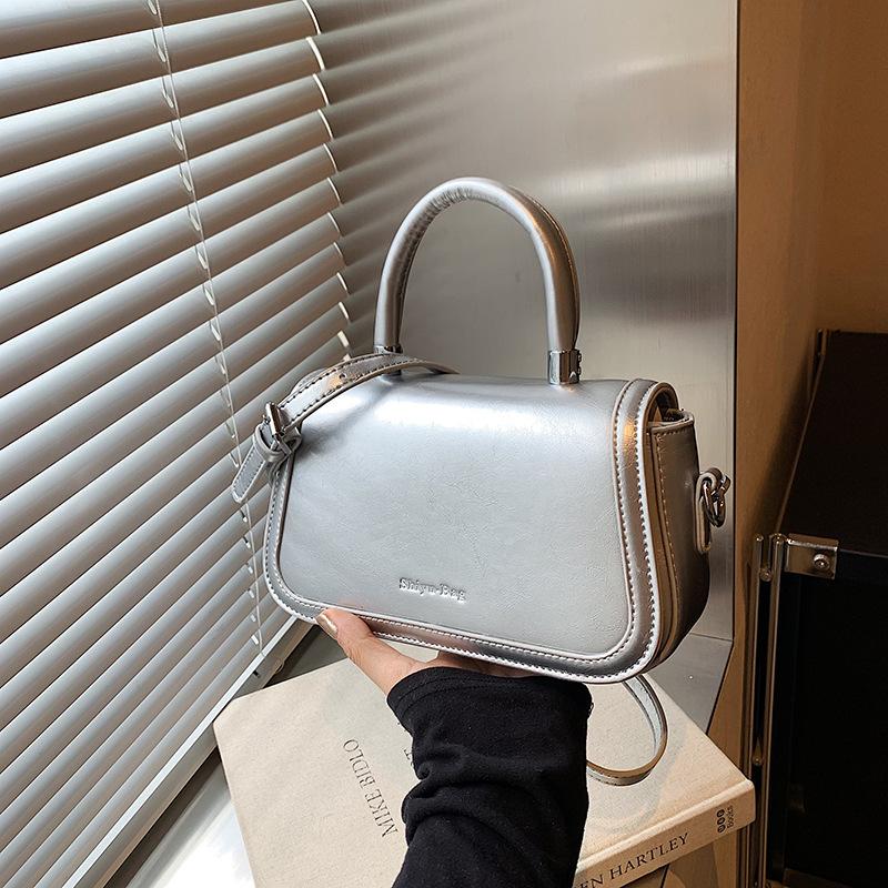 Нишевый дизайн простая и универсальная повседневная сумка женская 2025 лето новая высококлассная сумка-мессенджер маленькая квадратная сумка