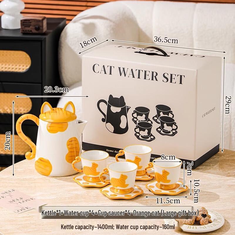 Милый керамический чайник и чашка с кошкой