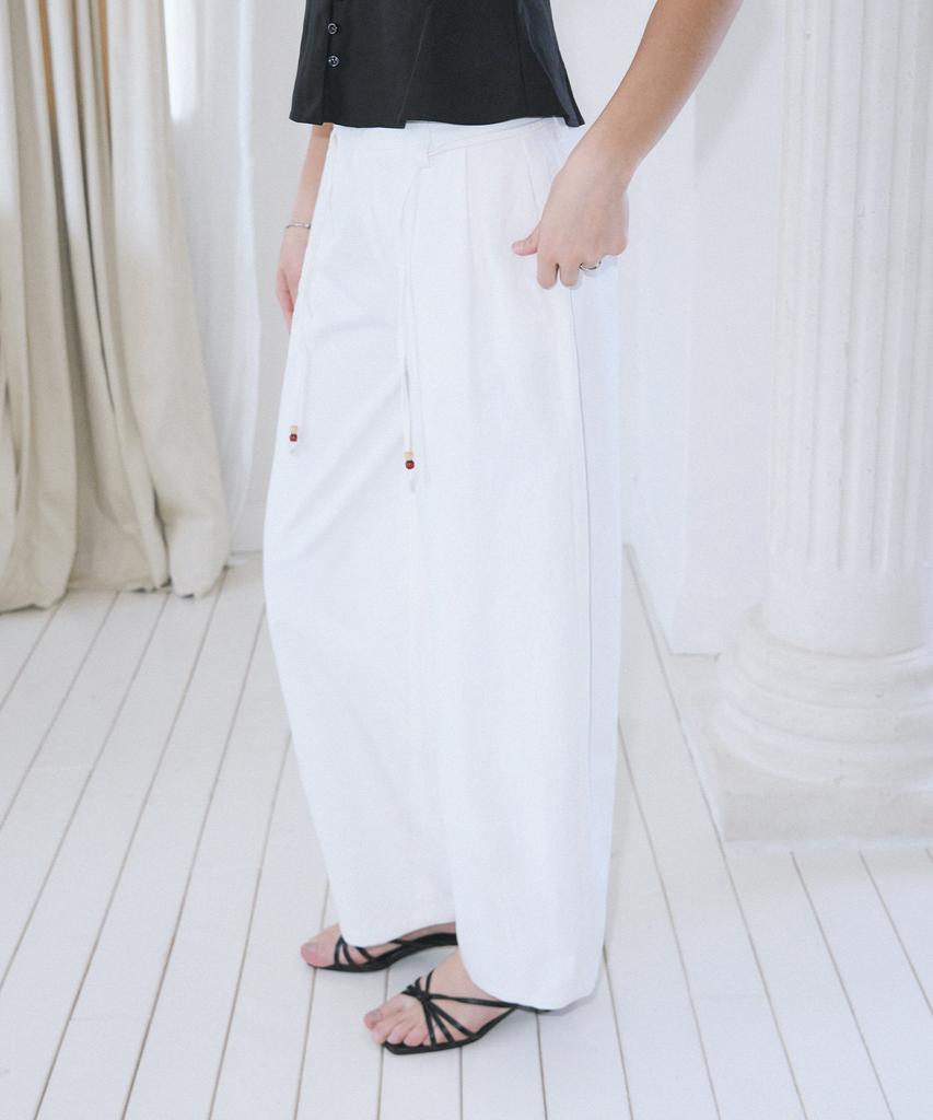 Хлопковые брюки Kiyamo Mocha с одним защипом, изогнутого кроя _Off White