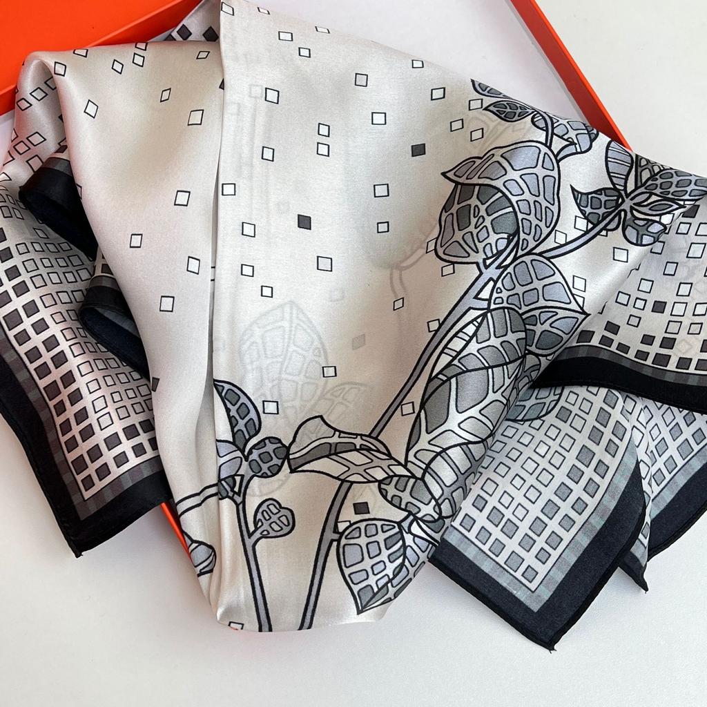 Minimalist Style Silk Scarf Women'S Spring Mulberry Silk Small Square Scarf High-End Decorative Scarf Medium Square Scarf