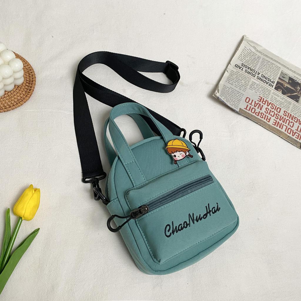 Nylon small bag 2025 new Korean version of fashion letter shoulder bag casual simple sports messenger small square bag tide