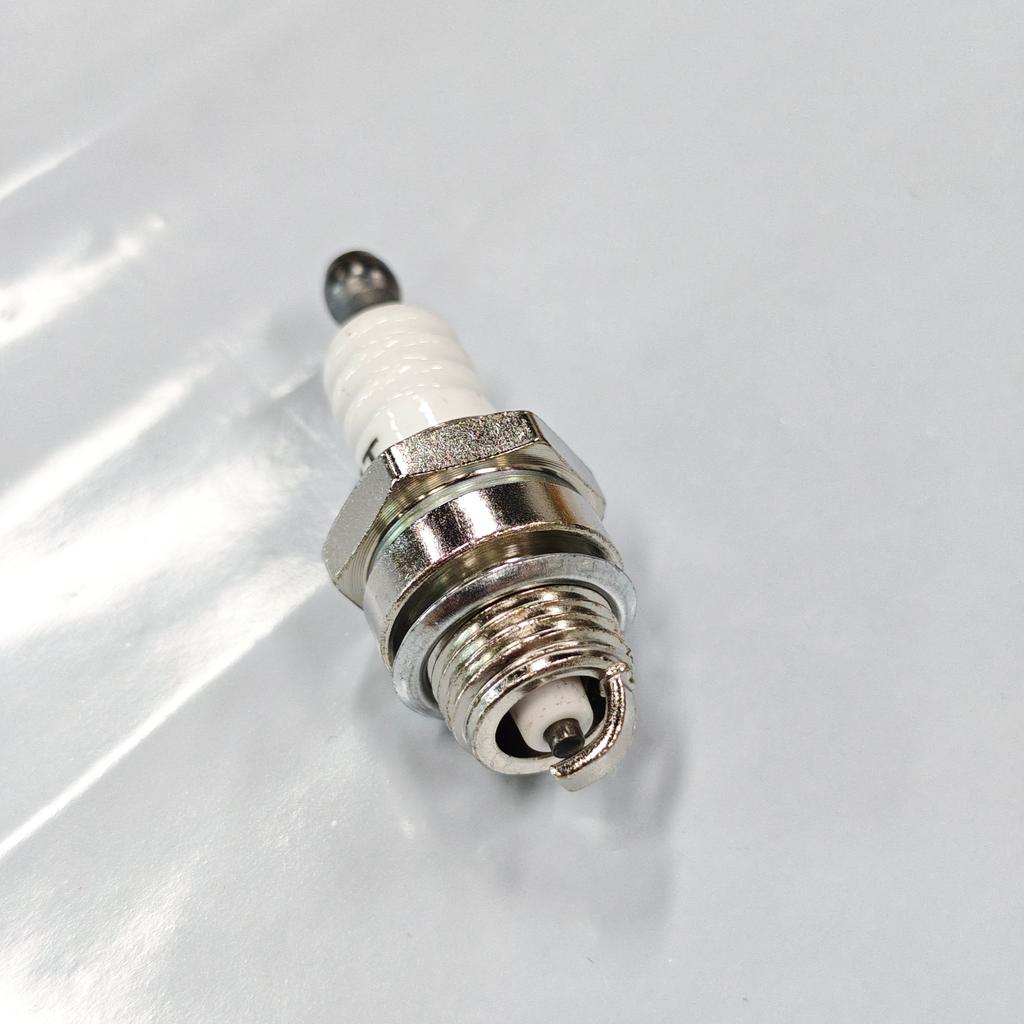 2/5pc L7T Spark Plug for Chainsaw Grass Trimmer Weed Eater and Brush Cutter Motosierra Gasolina Chainsaws Spare Part Garden Tool