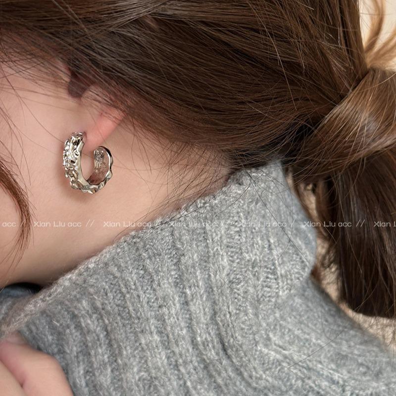 Gold Irregular High-End Women's Stud Earrings 2025: Unique Niche Design Ear Hoops