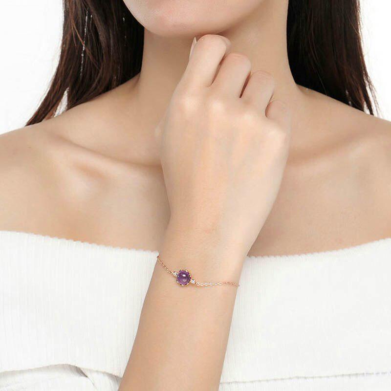 Модный женский браслет с круглой подвеской из камня фиолетового цвета