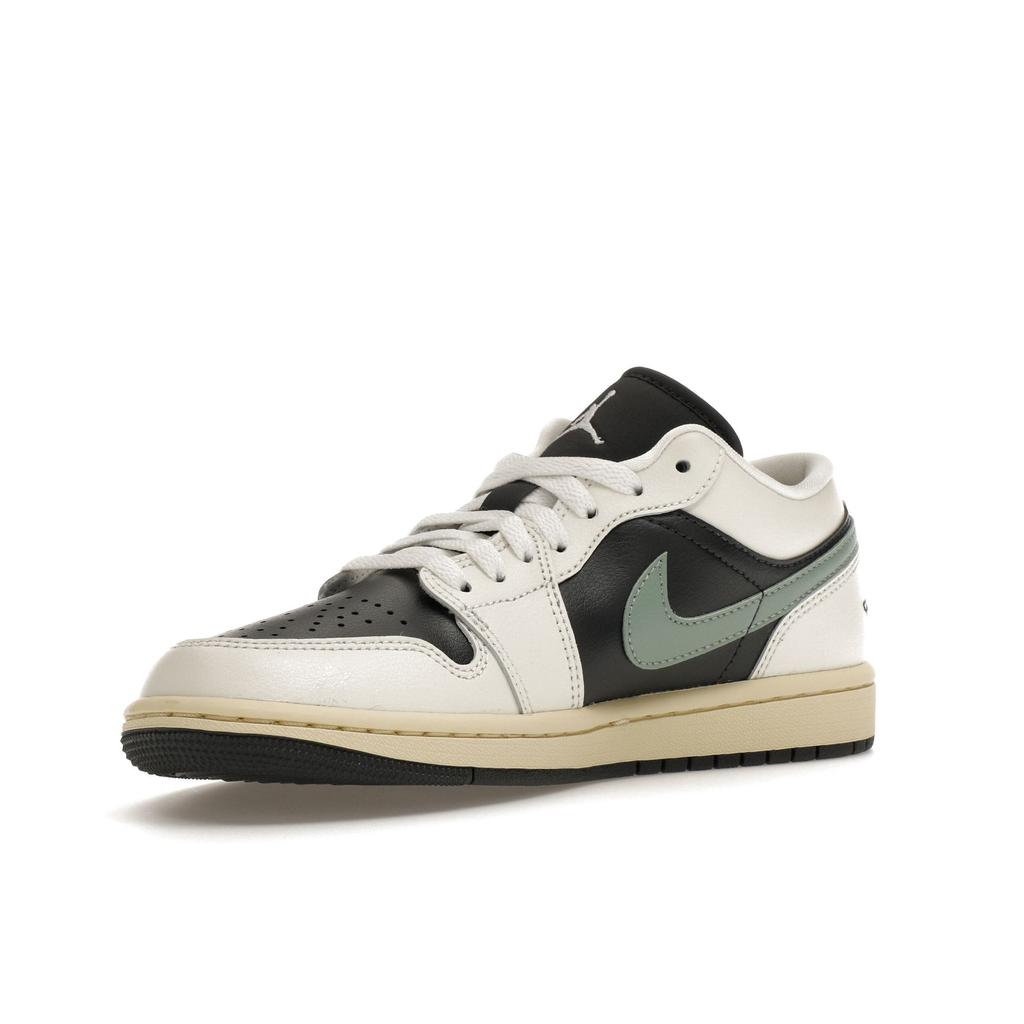 Женские кроссовки Air Jordan 1 Low Jade Smoke Черный Антрацитовый Парус DC0774-001