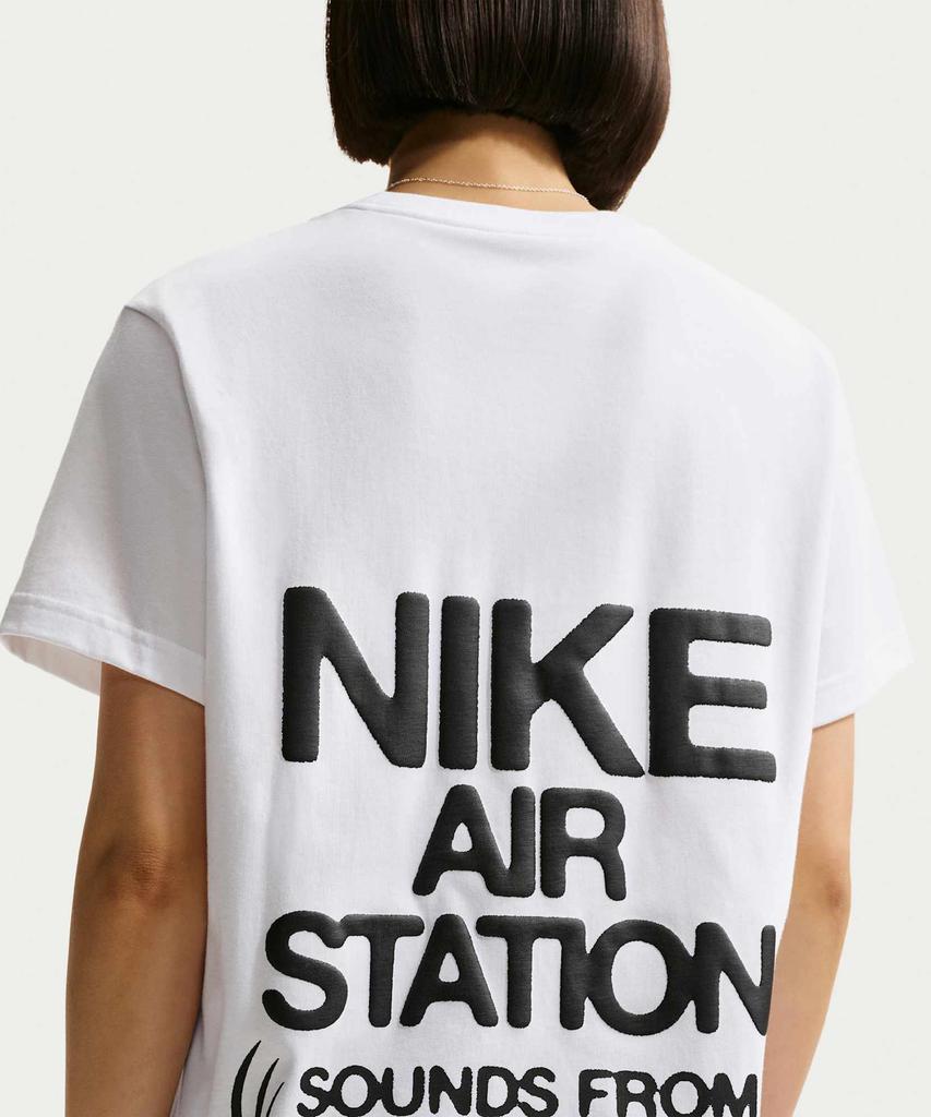 Nike Спортивная классическая футболка оверсайз W - Белый / Ir7852-100