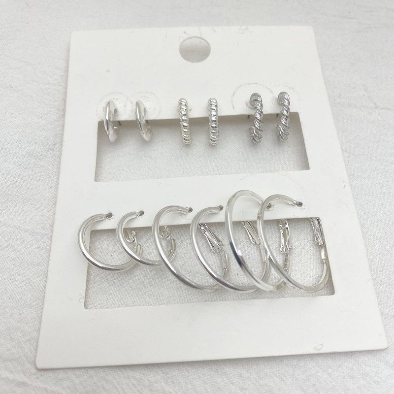 Qingdao Ornament Fashion Niche Style Temperament Wild Ins Style Metal Texture Small Simple Cold Style Suit Ear Studs