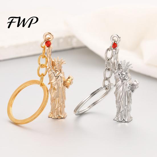 Scratch-resistant Keychain Pendant Statue of Liberty Design Lightweight Zinc Alloy Golden Charm with Lobster Clasp New York Landmark Accessory
