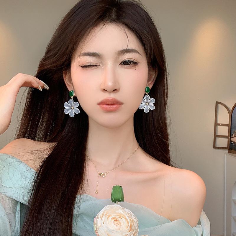 Серьги с белыми цветами для женщин, Нишевый дизайн, Высококлассные серьги, Серьги с освежающим темпераментом, Универсальные