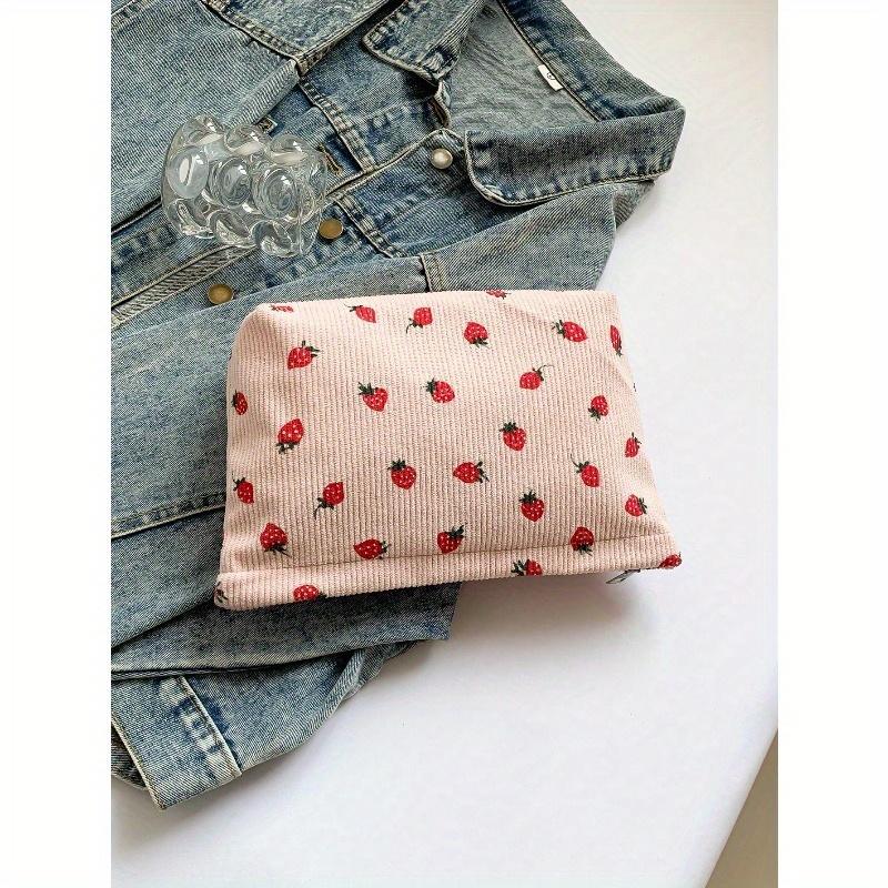 Вельветовая косметичка с клубничным узором на молнии, портативная сумка для умывальных принадлежностей для ухода за кожей, косметичка большой вместимости для женских путешествий, школы