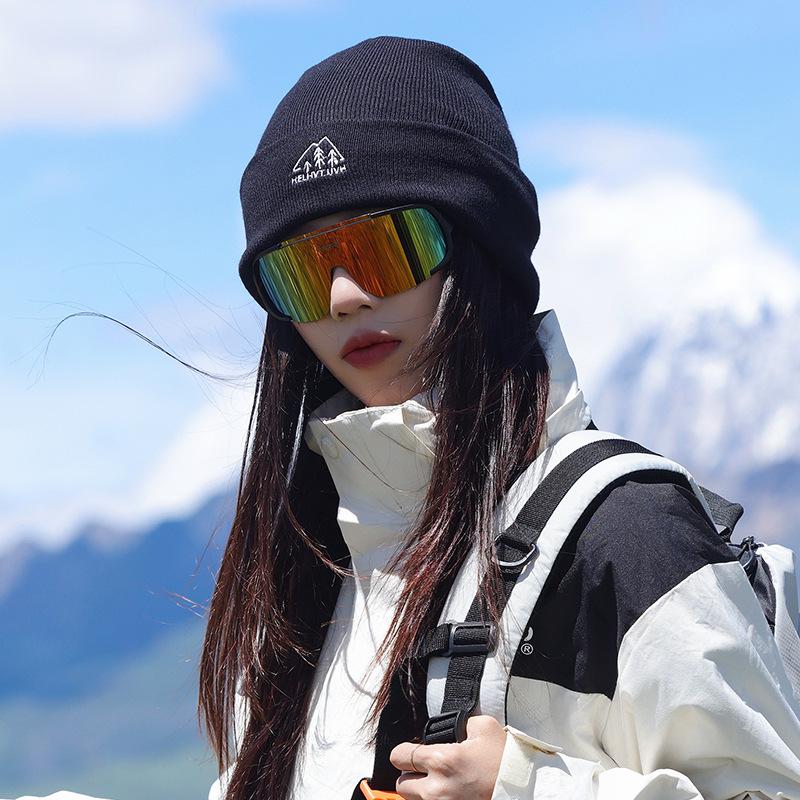 Outdoor mountaineering hiking knitted hats for men and women, windproof and warm in autumn and winter, ear protectors, cold hats, versatile big head