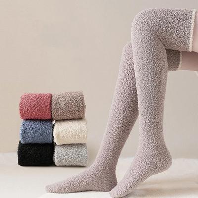 1 пара теплых зимних носков до колена из кораллового флиса для женщин, плюшевые домашние, для сна, длинные напольные носки, JK, однотонные, мягкие, высокие на бедро, забавные носки