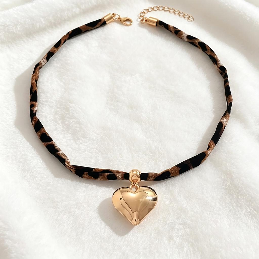 Pendant Necklace, Sexy Leopard Print Love Alloy Collarbone Chain.