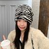 Универсальная вязаная шапка с узором зебры, шерстяная шапка для женщин, зимняя теплая утолщенная защита ушей, плюшевая шапка