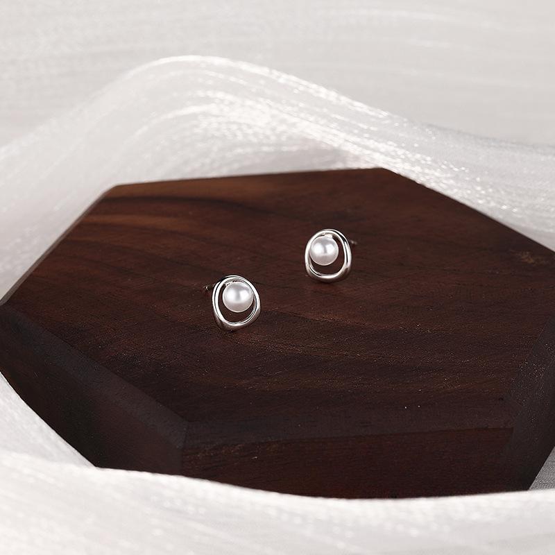 Простые серьги с жемчугом в кольце для женщин, французские высококачественные и элегантные универсальные серьги с темпераментом