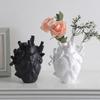 Resin Heart Vase Creative Halloween Heart Vase Black & White Heart Shape Ceramic Vase Resin Vase Desktop Ornament For Home Decor