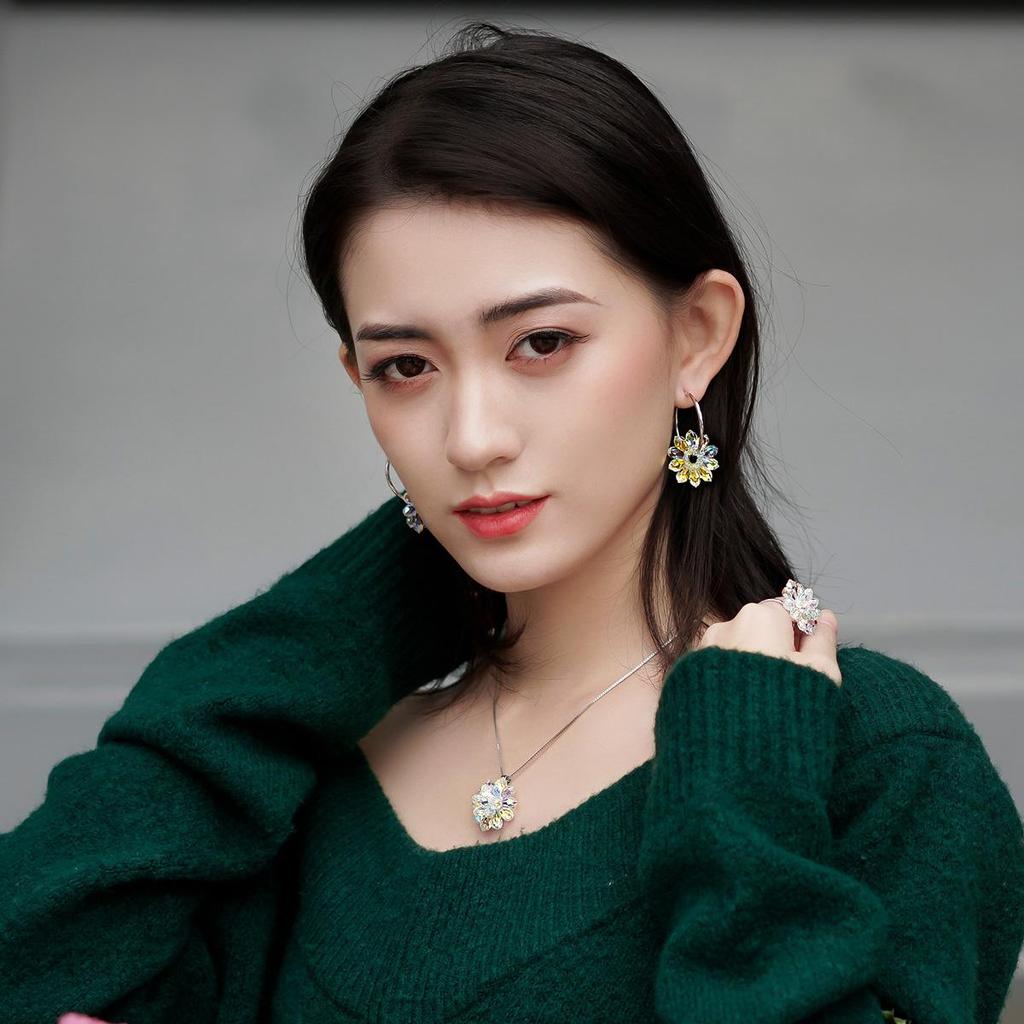 Серьги-кольца из стерлингового серебра 925 пробы с ослепительными переливающимися цветами ромашки и ювелирными изделиями из австрийских кристаллов Aurora Borealis