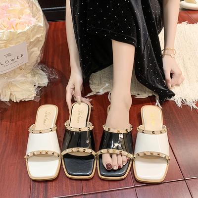 Модная обувь Большого размера Тапочки Повседневные шлепанцы Клепаные шлепанцы Женские Роскошные Мягкие Плоские 2025 Модные Клепаные Тапочки Мягкая Плоская Обувь Женская Лу