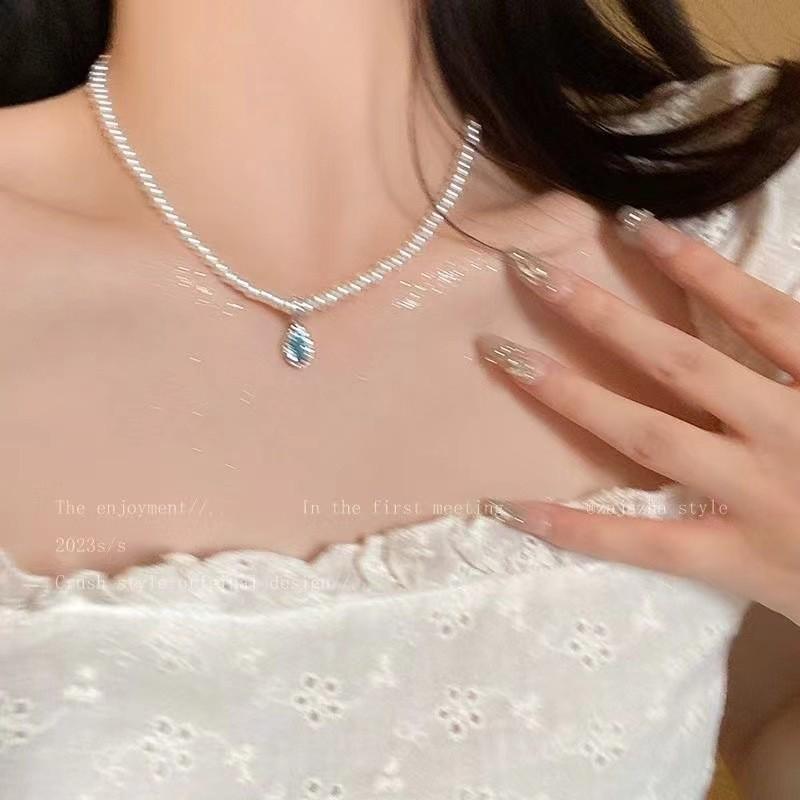 Жемчужное ожерелье с бантом: Изысканная женская модная цепочка на ключицу, элегантный дизайн в стиле легкой роскоши