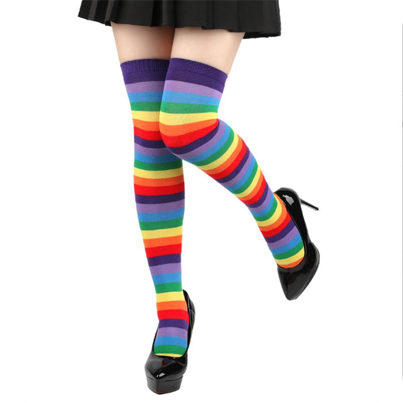 Радужные полосатые длинные гольфы выше колена женские фестивальные костюмные аксессуары для выступлений танцев красочные полосатые носки оптом