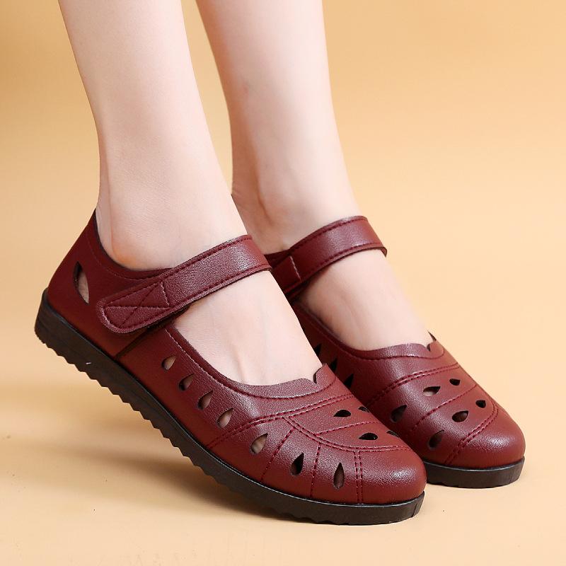 New Elderly Sandals Women's Shoes Hollow and Breathable Comfortable Flat-soled Leather Shoes Soft-soled Bag Head Hole Middle-aged and Elderly Shoes