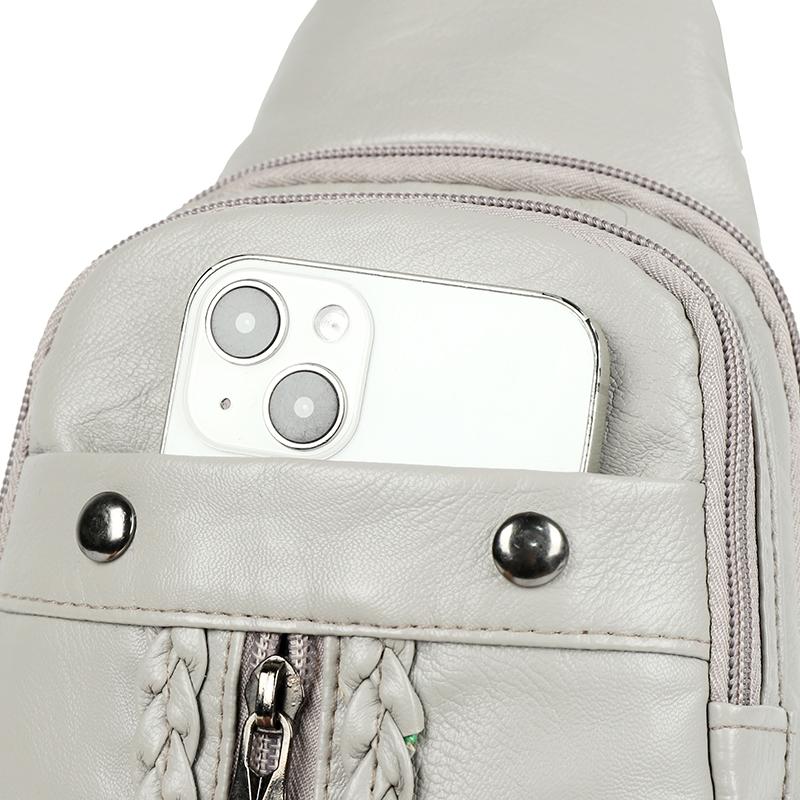 Женская мягкая кожаная нагрудная сумка через плечо с заклепками