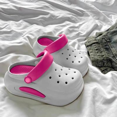 Лето 2024 года, популярные универсальные модные тапочки с носками и носком для женщин, модные нескользящие толстые подошвы