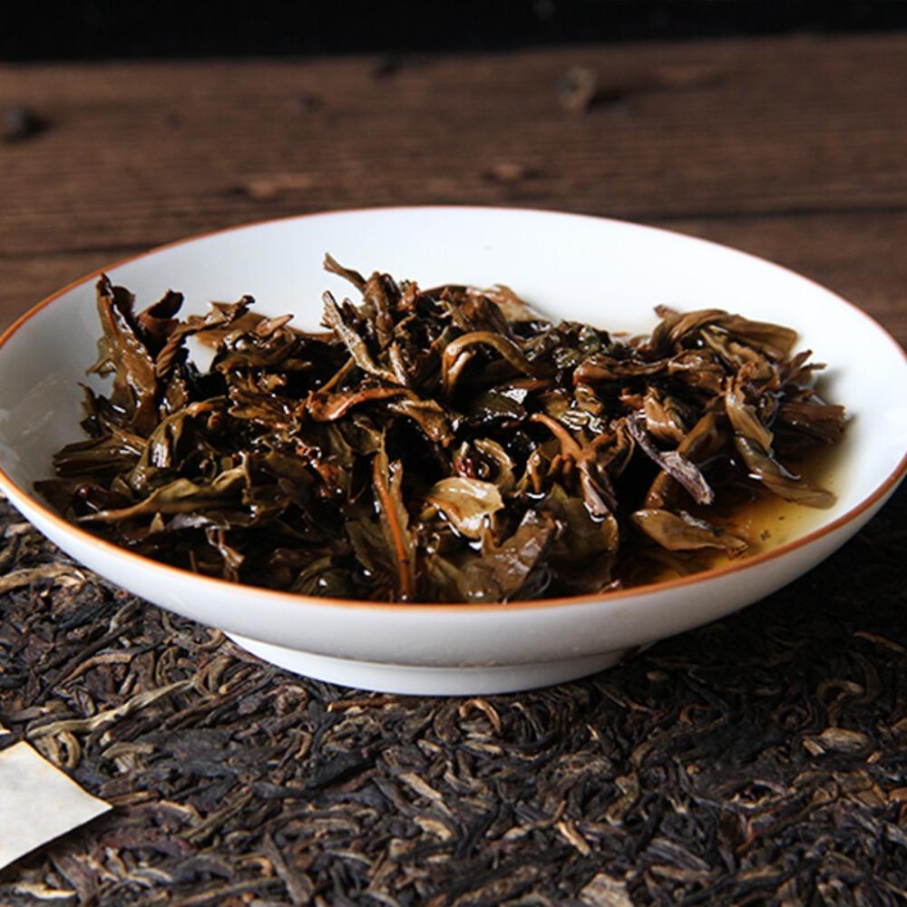 Yunnan Puer Tea Song Pin Hao Yiwu Ancient Tree 357g