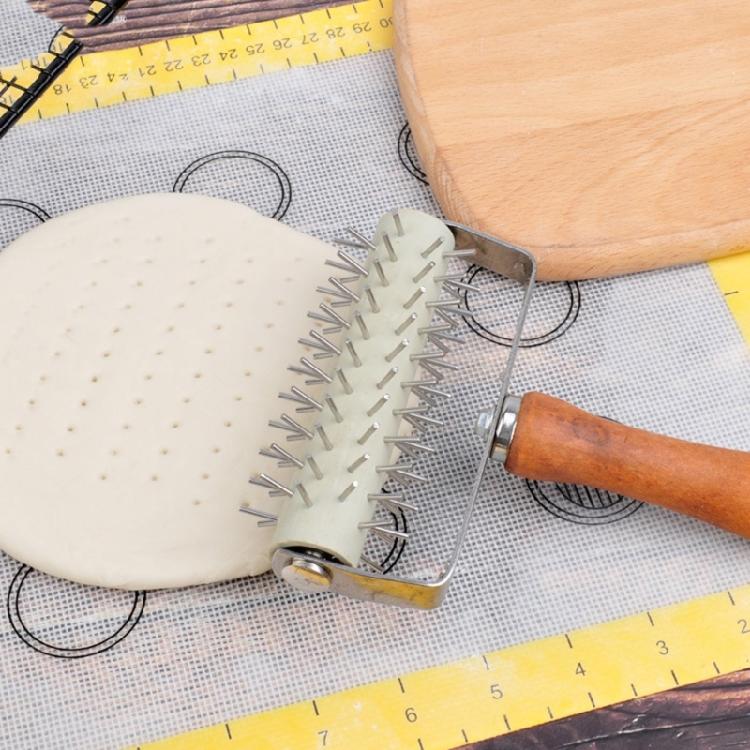 Kitchen Pizza Dough Docker Wood Handle Stainless Steel Pizza Roller Pin Wheel Hole Puncher for Home Baking Enthusiasts