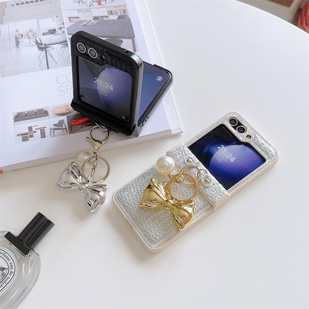 Чехол из кожи с текстурой из шелковой нити и золотыми подвесками-бантиками для Samsung Galaxy Z Flip 6 5 4 3, защитный чехол с жестким шарниром