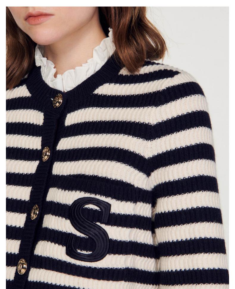 Женский полосатый вязаный кардиган с воротником «лепесток лотоса» на осень/зиму 2023 года - Элегантный шерстяной свитер в стиле «маленький аромат»