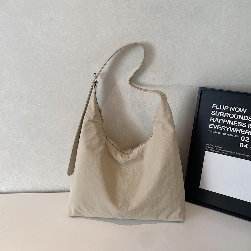 Casual Soft Surface Large-capacity Bag Women's 2025 New Personalized Commuter Shoulder Messenger Bag College Student Tote Bag